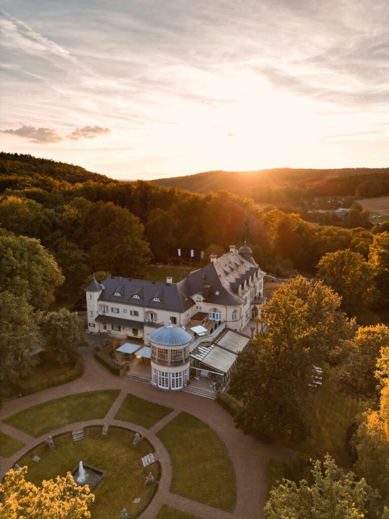 Schloss Wolfsbrunn im Herbst